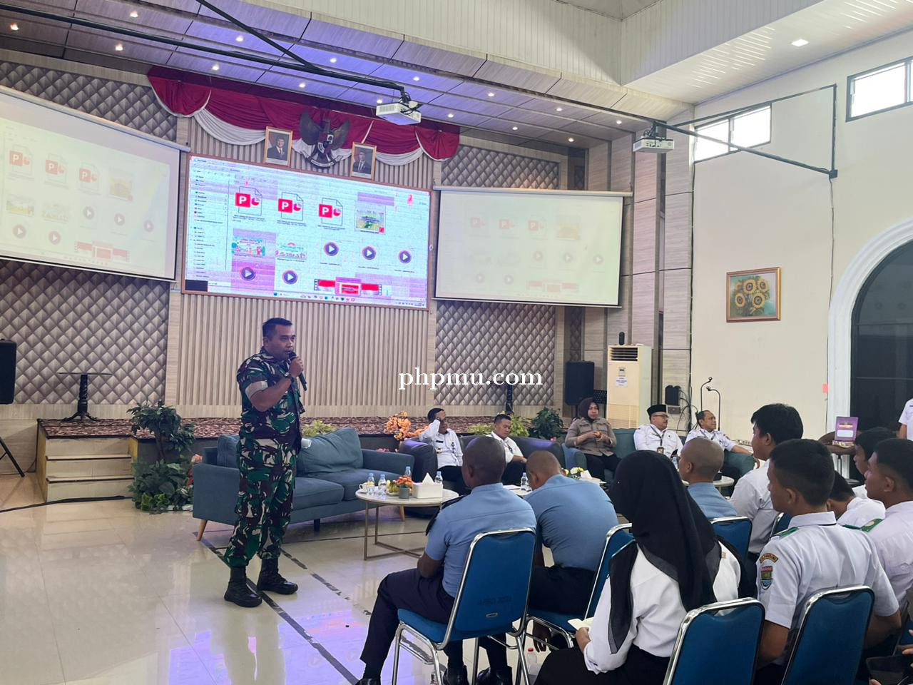 Serma Deni Yulisdianto Koramil 02/Curug Perkuat Wawasan Kebangsaan Pelajar Kelapa Dua