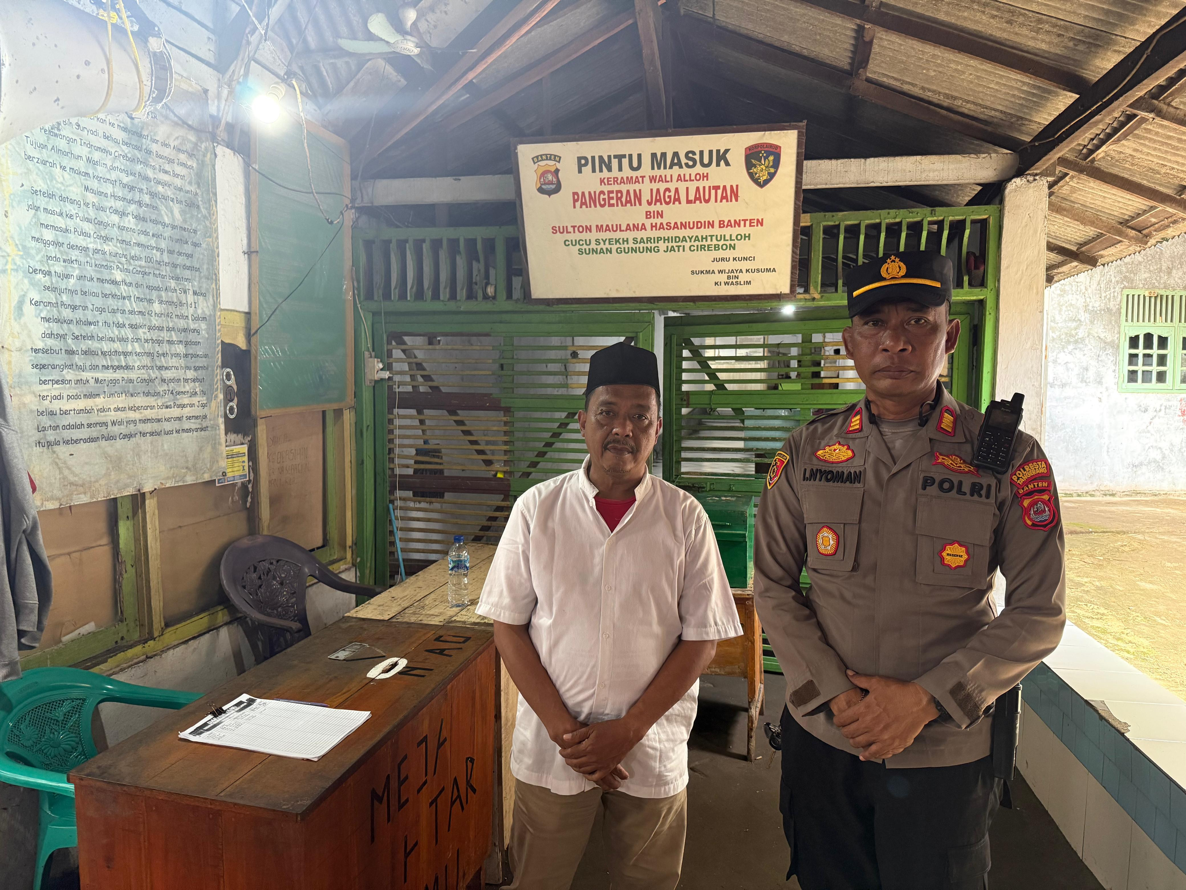 Polsek Kronjo Pantau Wisata Pulau Cangkir Nataru 2025/2026