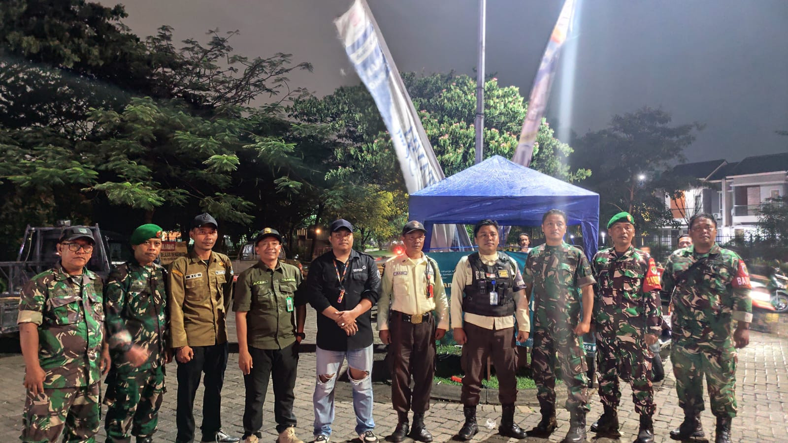 Intensifkan Keamanan Wilayah Koramil 11/Pasar Kemis Patroli Malam